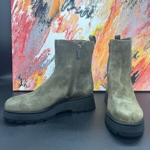 Vince Camuto Army Green Leather Chelsea Boot Round Toe SZ8 NWOB